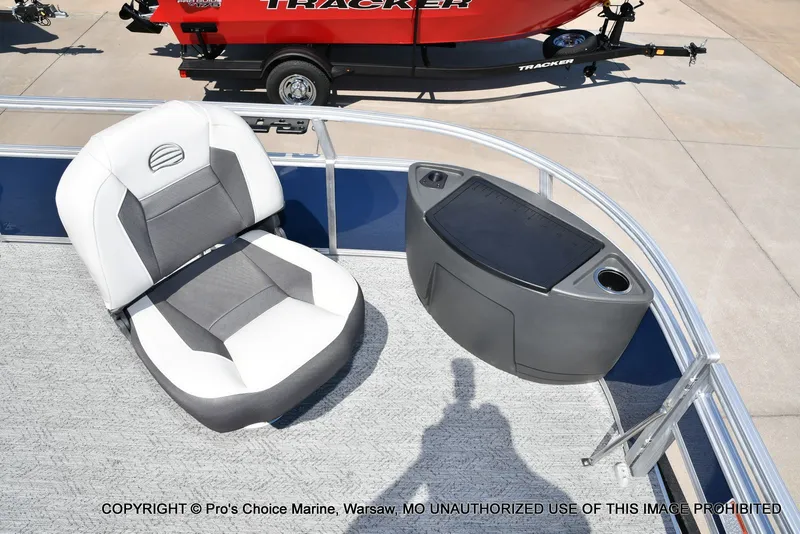 Slide: The Image of Sun Tracker Bass Buggy 18 DLX 2026 - 26