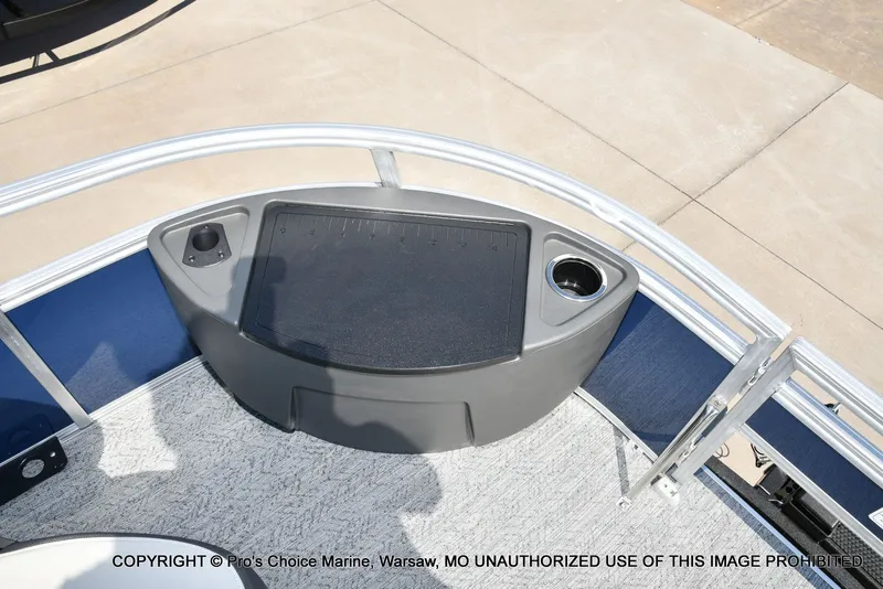 Slide: The Image of Sun Tracker Bass Buggy 18 DLX 2026 - 28