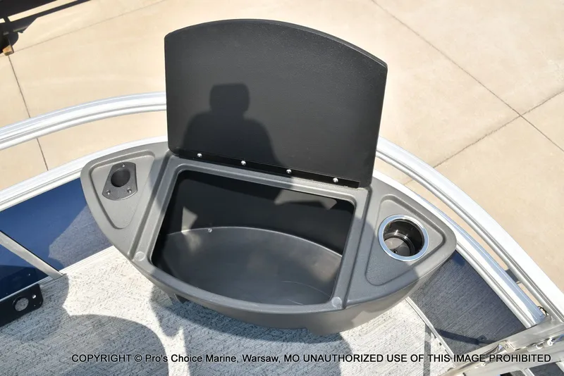 Slide: The Image of Sun Tracker Bass Buggy 18 DLX 2026 - 29