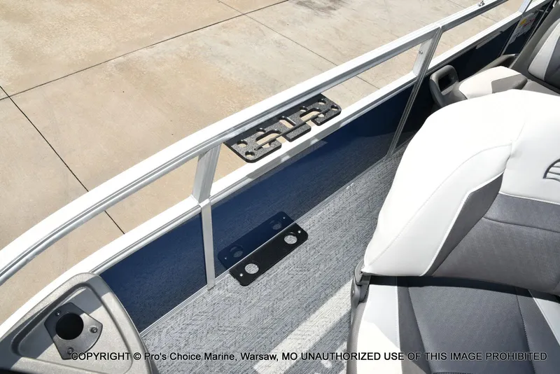 Slide: The Image of Sun Tracker Bass Buggy 18 DLX 2026 - 36