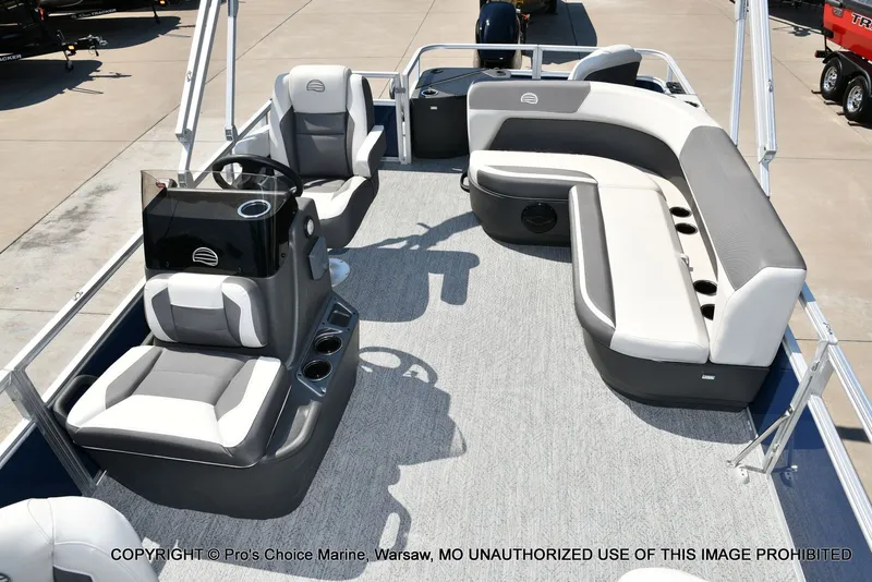 Slide: The Image of Sun Tracker Bass Buggy 18 DLX 2026 - 37