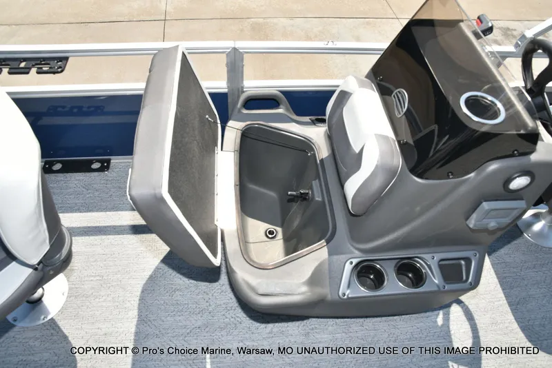 Slide: The Image of Sun Tracker Bass Buggy 18 DLX 2026 - 42