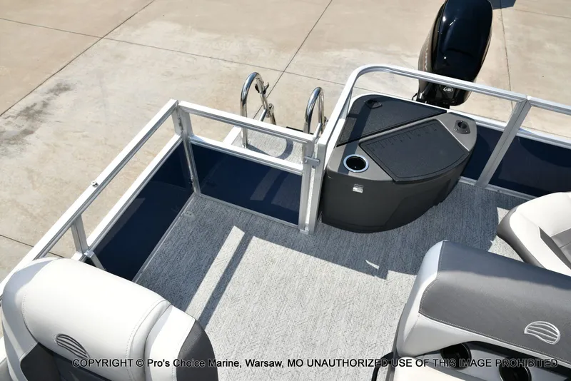 Slide: The Image of Sun Tracker Bass Buggy 18 DLX 2026 - 49