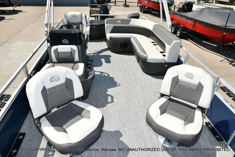 Slide: The Image of Sun Tracker Bass Buggy 18 DLX 2026 - 5