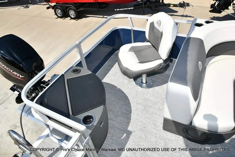 Slide: The Image of Sun Tracker Bass Buggy 18 DLX 2026 - 51