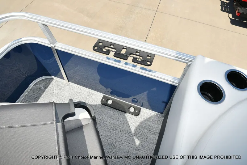 Slide: The Image of Sun Tracker Bass Buggy 18 DLX 2026 - 53