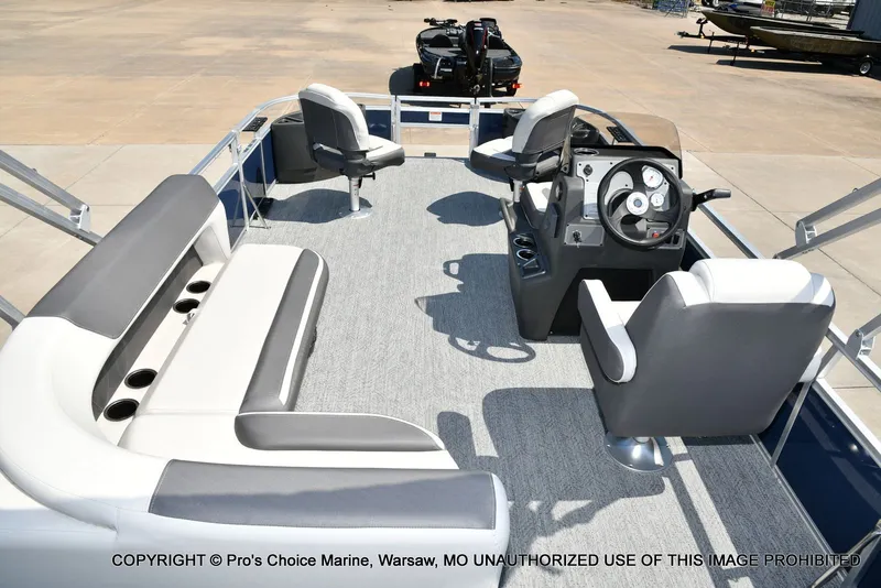 Slide: The Image of Sun Tracker Bass Buggy 18 DLX 2026 - 57