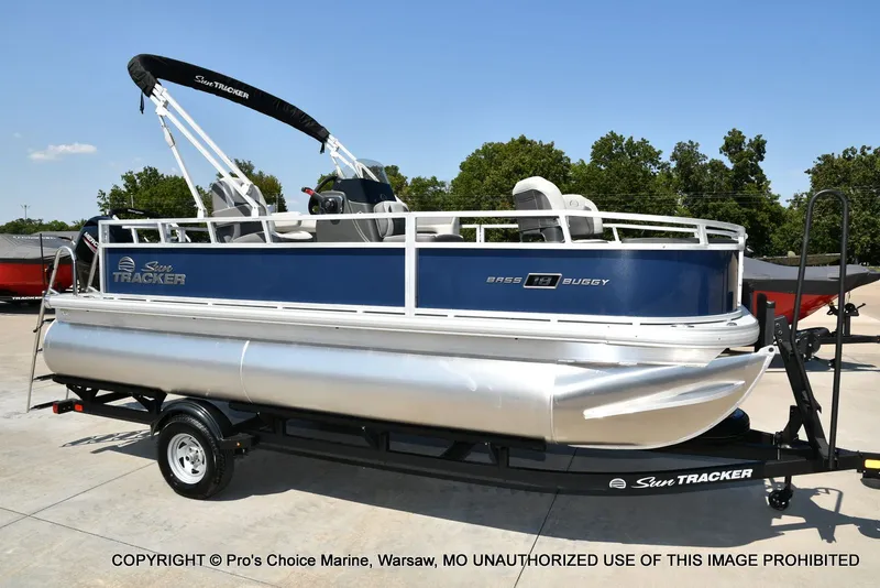 Slide: The Image of Sun Tracker Bass Buggy 18 DLX 2026 - 72