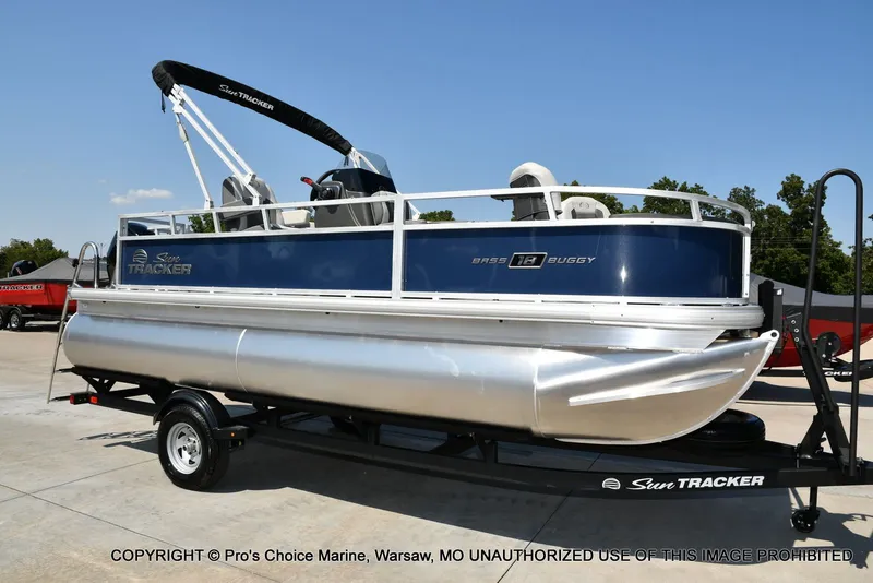 Slide: The Image of Sun Tracker Bass Buggy 18 DLX 2026 - 74