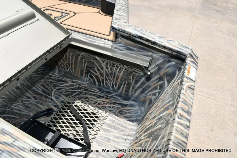 Slide: The Image of Tracker Grizzly 1650 T Prairie Wings Edition w/40HP Mercury Tiller 2026 - 36