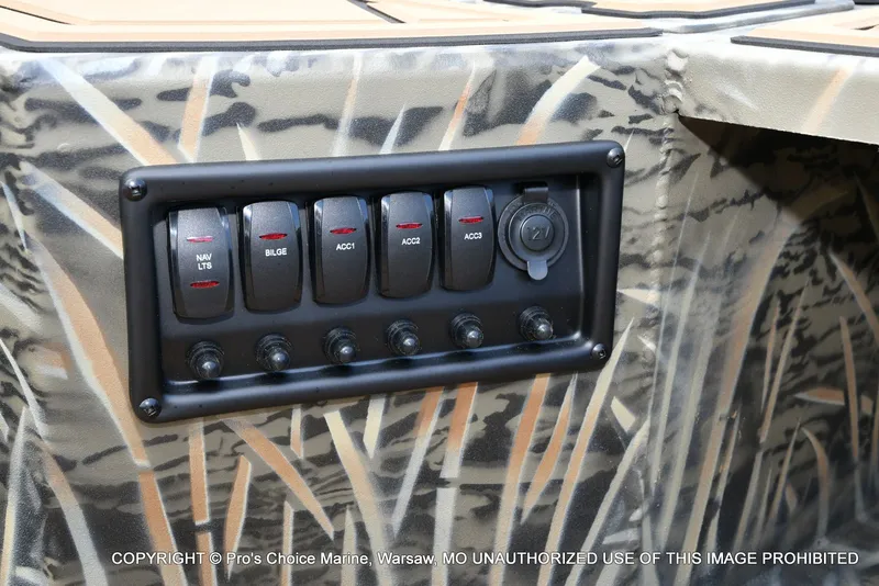 Slide: The Image of Tracker Grizzly 1650 T Prairie Wings Edition w/40HP Mercury Tiller 2026 - 9