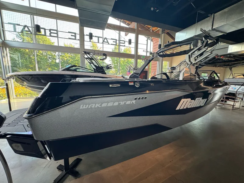 Slide: The Image of Malibu Wakesetter 25 LSV 2026 - 5