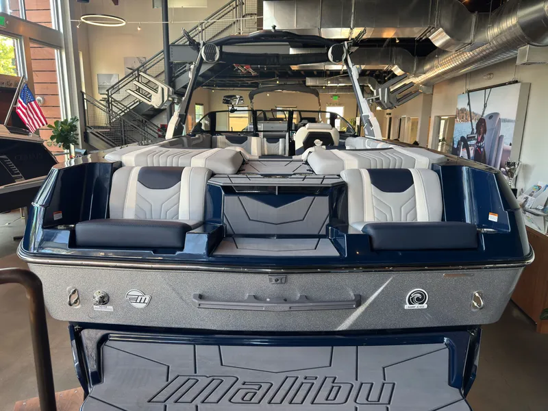 Slide: The Image of Malibu Wakesetter 25 LSV 2026 - 6