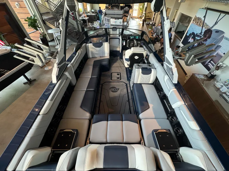 Slide: The Image of Malibu Wakesetter 25 LSV 2026 - 9