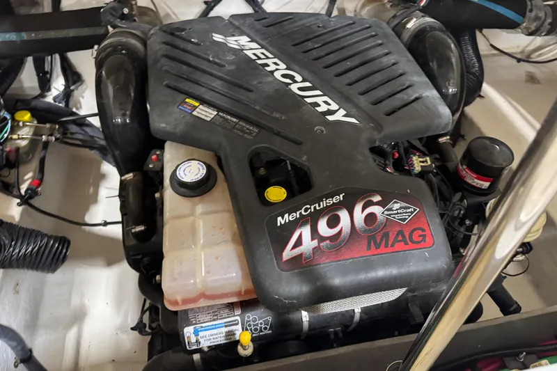 Slide: The Image of MerCruiser 496 MAG engine in 2005 Sea Ray 290 SLX boat, detailed view. - 13