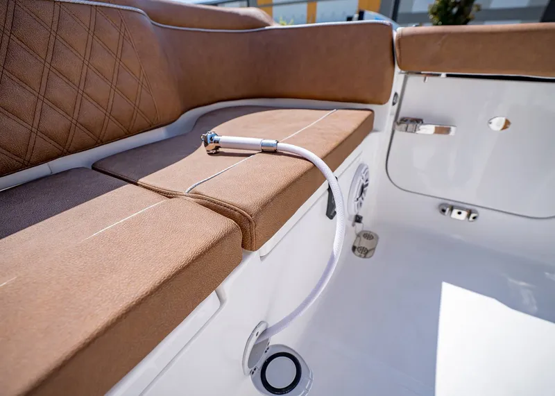 Slide: The Image of Sea Hunt Ultra 255 SE 2026 - 12