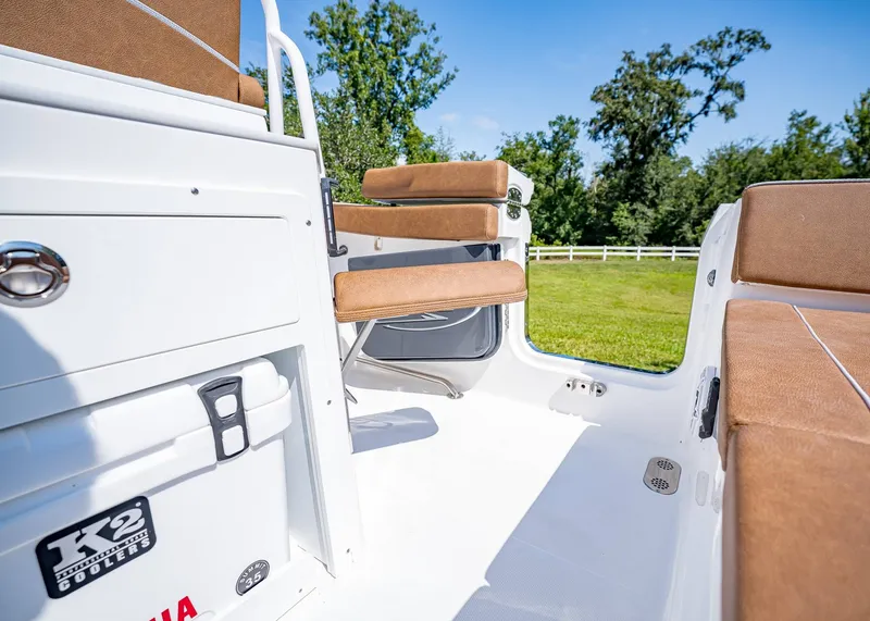 Slide: The Image of Sea Hunt Ultra 255 SE 2026 - 13