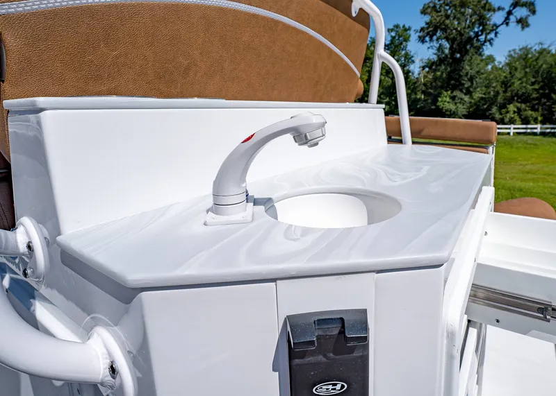 Slide: The Image of Sea Hunt Ultra 255 SE 2026 - 16