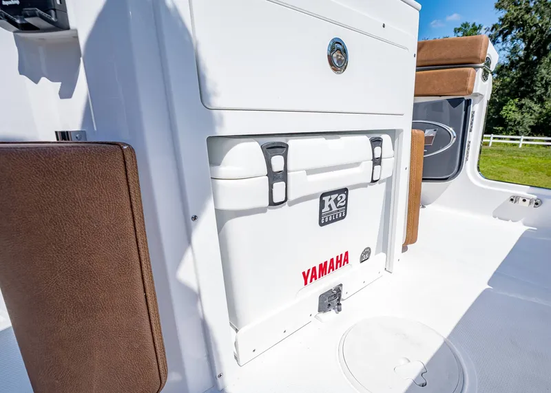 Slide: The Image of Sea Hunt Ultra 255 SE 2026 - 17