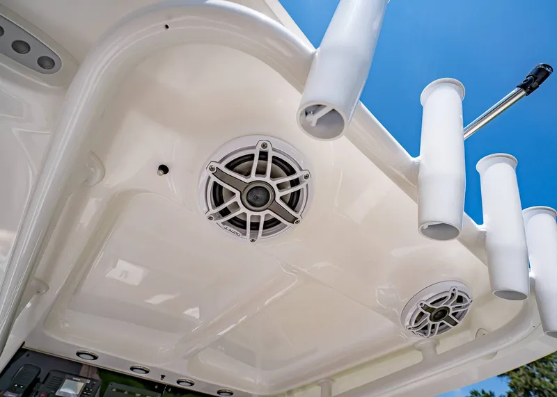 Slide: The Image of Sea Hunt Ultra 255 SE 2026 - 20