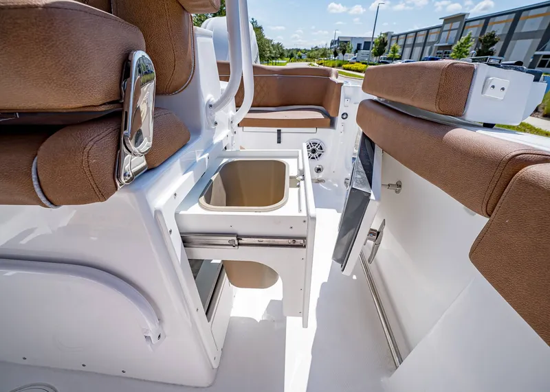 Slide: The Image of Sea Hunt Ultra 255 SE 2026 - 22