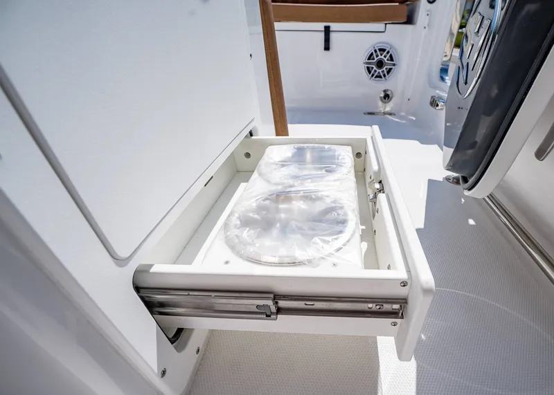 Slide: The Image of Sea Hunt Ultra 255 SE 2026 - 23