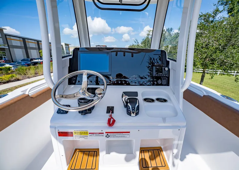 Slide: The Image of Sea Hunt Ultra 255 SE 2026 - 25