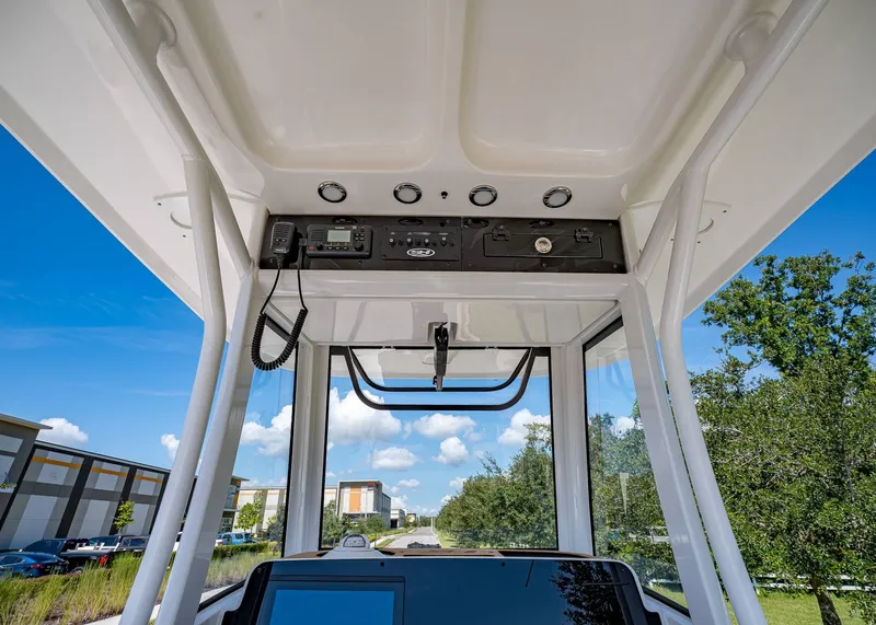 Slide: The Image of Sea Hunt Ultra 255 SE 2026 - 26