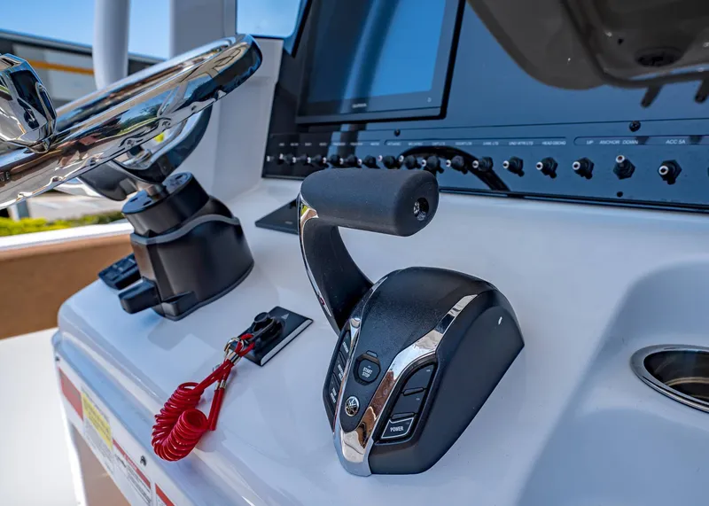 Slide: The Image of Sea Hunt Ultra 255 SE 2026 - 28