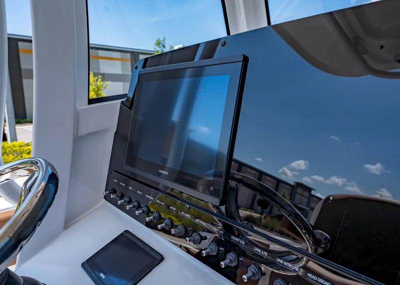 Slide: The Image of Sea Hunt Ultra 255 SE 2026 - 29