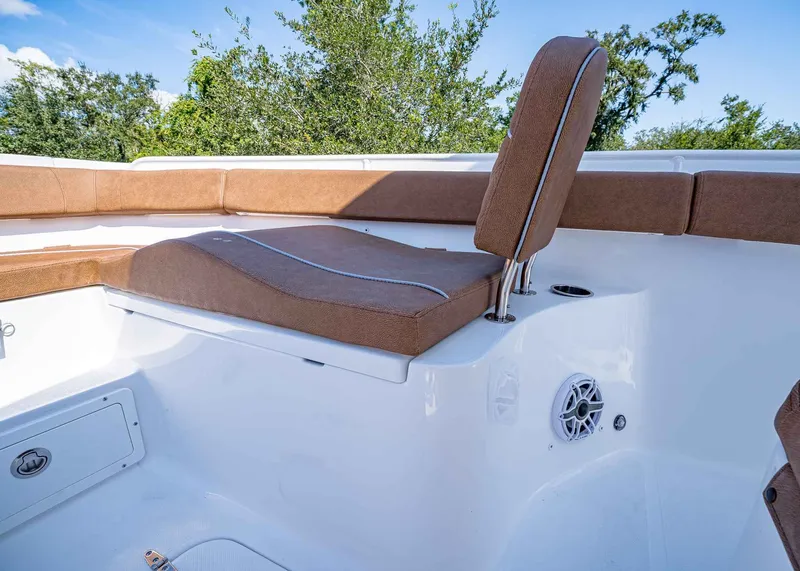 Slide: The Image of Sea Hunt Ultra 255 SE 2026 - 35