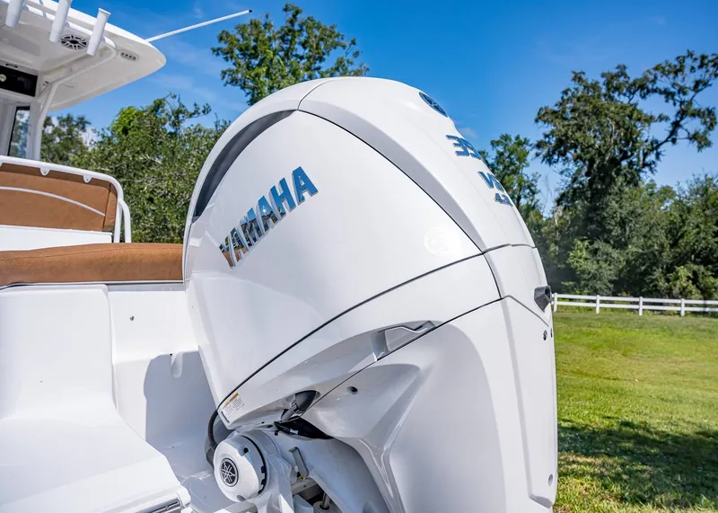 Slide: The Image of Sea Hunt Ultra 255 SE 2026 - 6