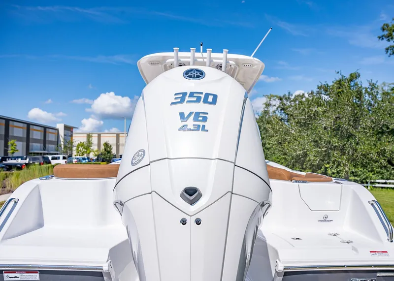 Slide: The Image of Sea Hunt Ultra 255 SE 2026 - 7