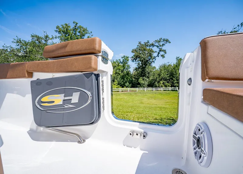 Slide: The Image of Sea Hunt Ultra 255 SE 2026 - 8