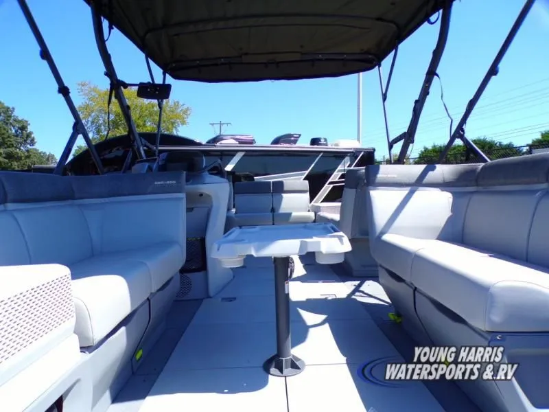 Slide: The Image of Sea-Doo 18 - 230 HP 2023 - 10