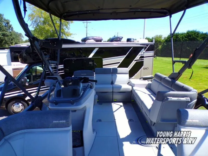 Slide: The Image of Sea-Doo 18 - 230 HP 2023 - 11