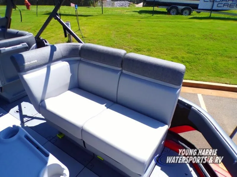 Slide: The Image of Sea-Doo 18 - 230 HP 2023 - 12