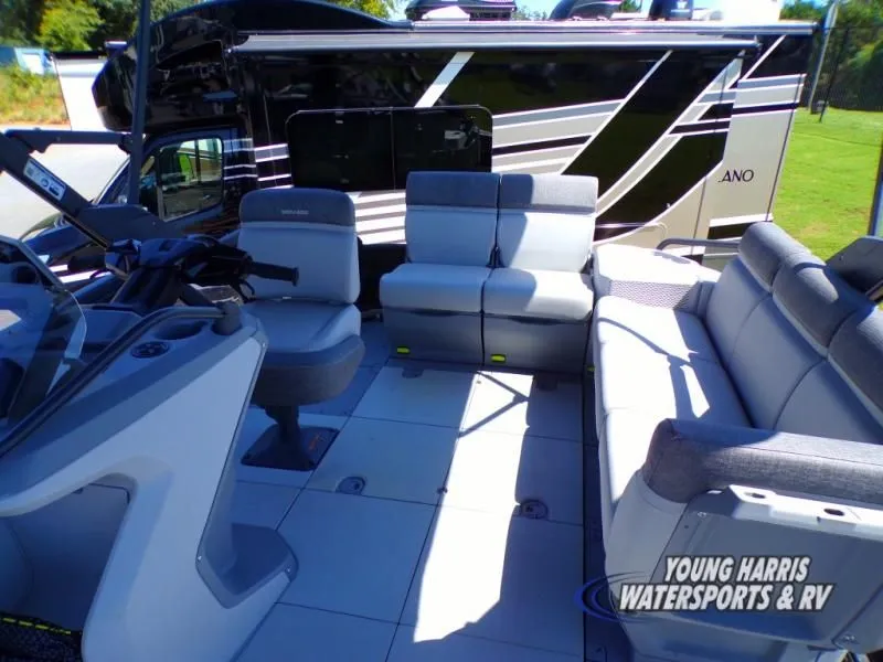 Slide: The Image of Sea-Doo 18 - 230 HP 2023 - 15