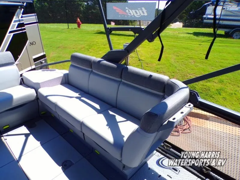 Slide: The Image of Sea-Doo 18 - 230 HP 2023 - 16