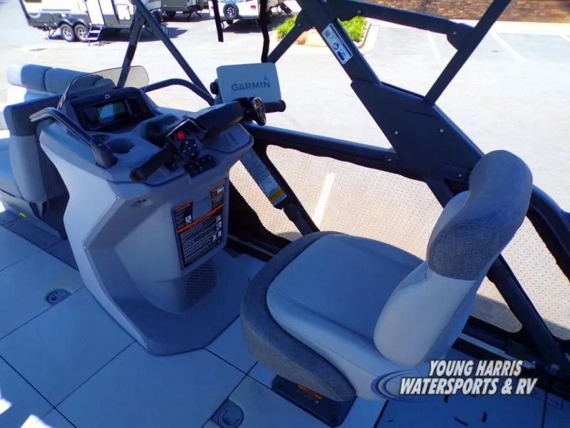 Slide: The Image of Sea-Doo 18 - 230 HP 2023 - 19