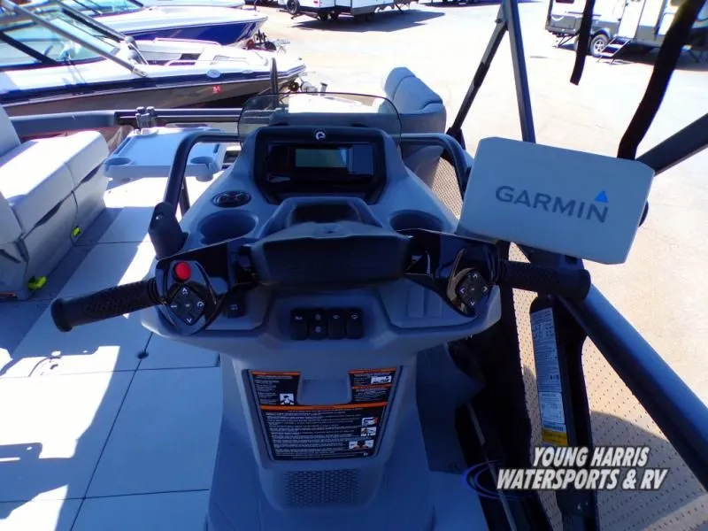 Slide: The Image of Sea-Doo 18 - 230 HP 2023 - 20