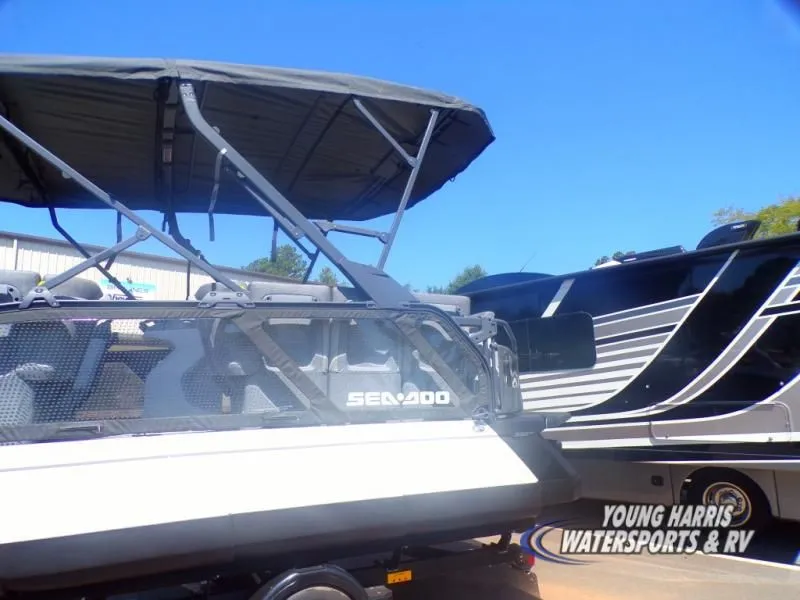 Slide: The Image of Sea-Doo 18 - 230 HP 2023 - 5