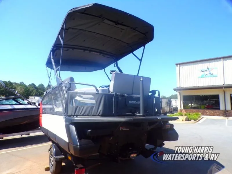 Slide: The Image of Sea-Doo 18 - 230 HP 2023 - 6