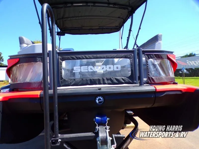 Slide: The Image of Sea-Doo 18 - 230 HP 2023 - 9