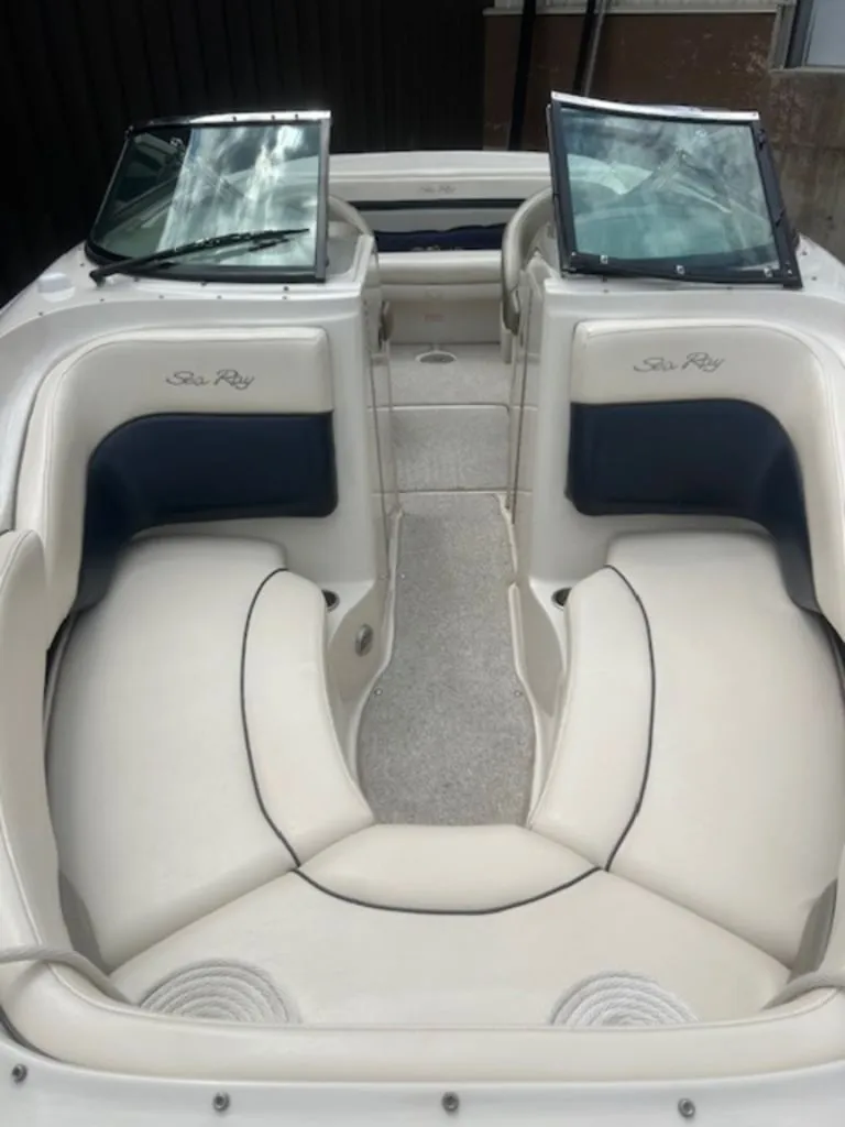 Slide: The Image of Sea Ray 240 Select 2005 - 5