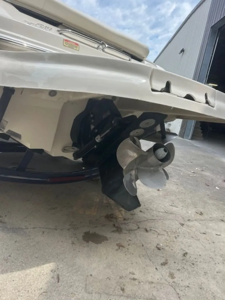 Slide: The Image of Sea Ray 240 Select 2005 - 6