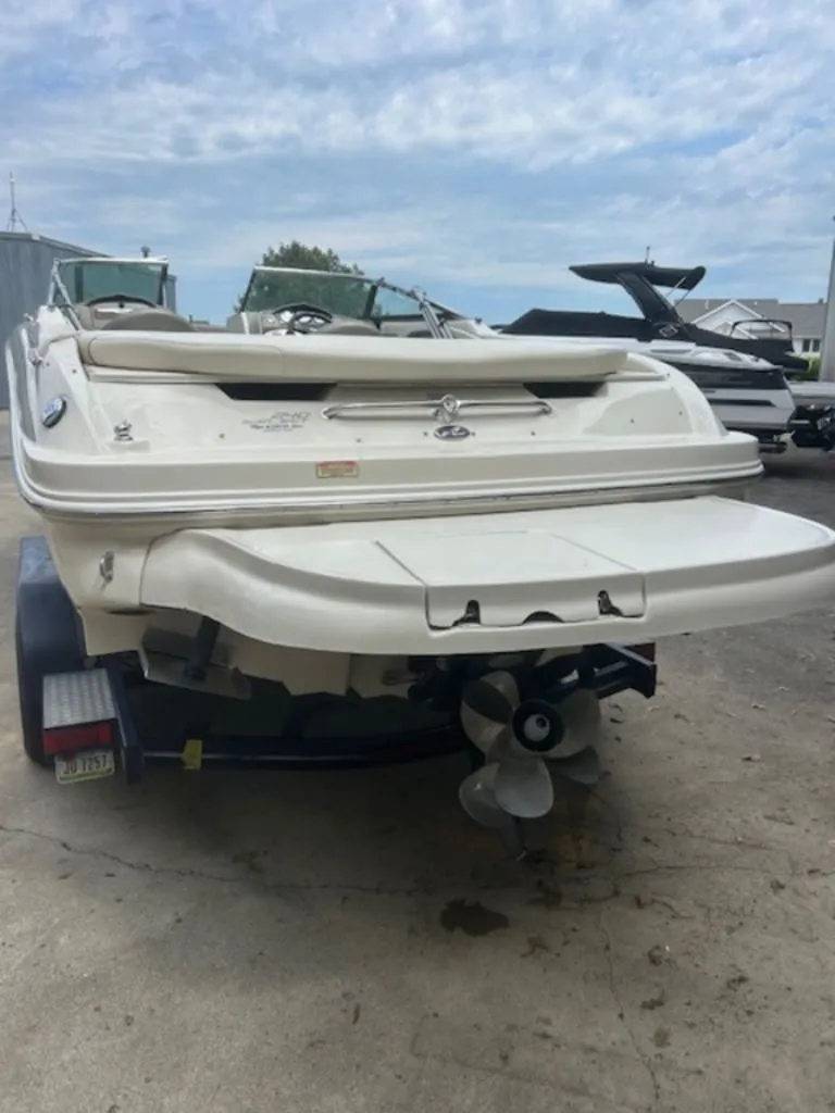 Slide: The Image of Sea Ray 240 Select 2005 - 8
