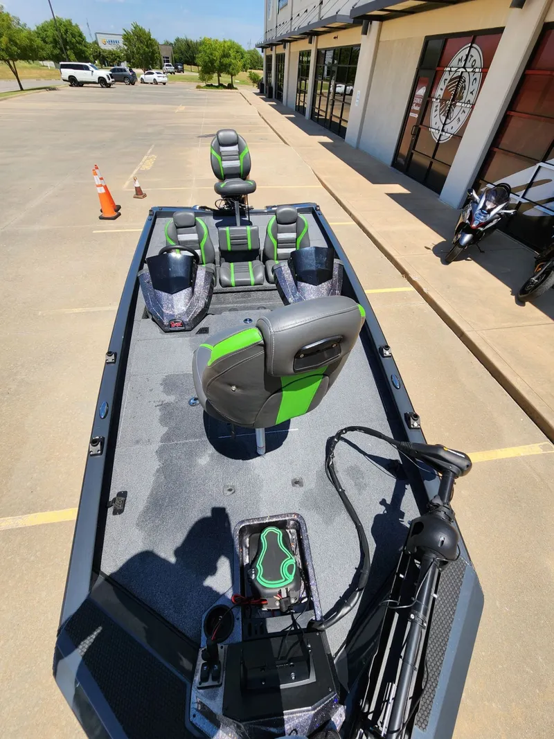 Slide: The Image of Ranger RT188P 2022 - 10