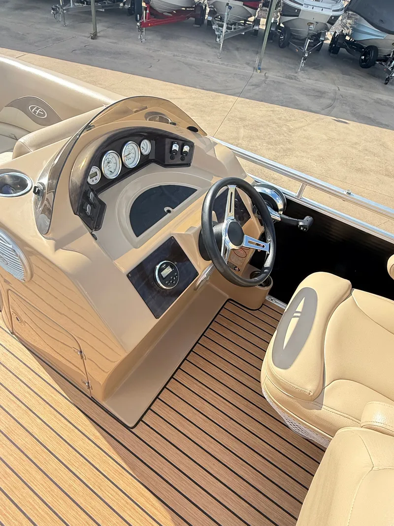 Slide: The Image of Harris Cruiser 200 2015 - 16