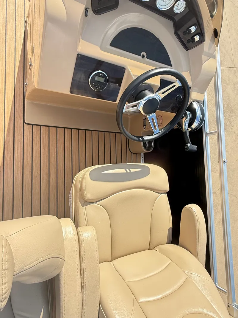 Slide: The Image of Harris Cruiser 200 2015 - 17